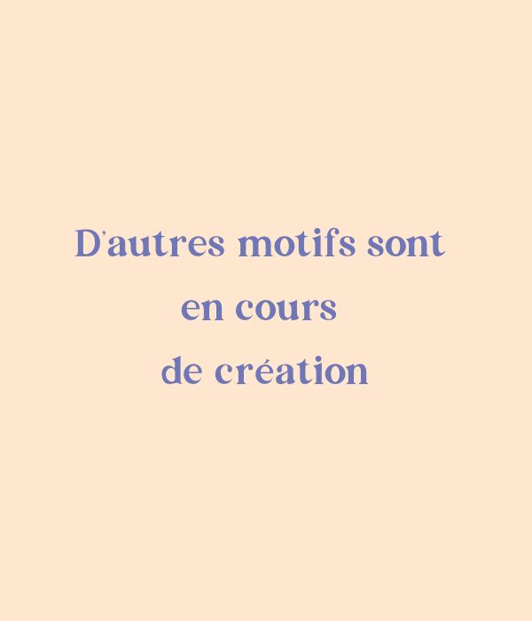 Motif géométrique composé de triangles de couleur parme et beige